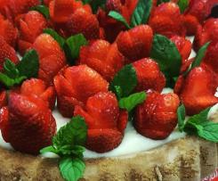 Torta con rose di fragole "festa della mamma "