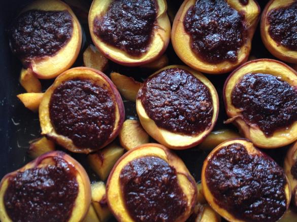 Pesche con amaretti e cacao