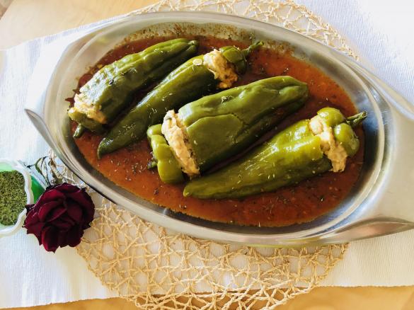 Peperoni ripieni al profumo di origano