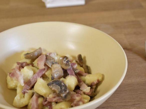 Gnocchi ai funghi e speck