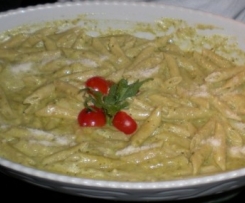 Penne con crema di peperoni e pesto