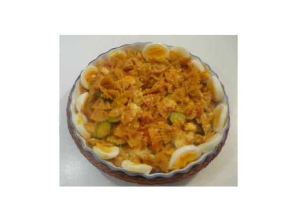 Pasta con zucchine, pomodoro e uova