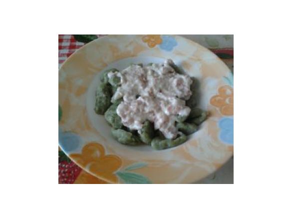Gnocchi agli spinaci con crema rosa