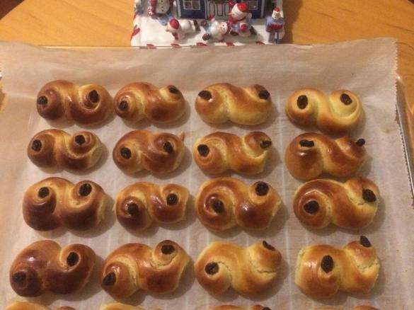 Lussekatter (o Lussebullar) dolcetti svedesi di S. Lucia allo zafferano