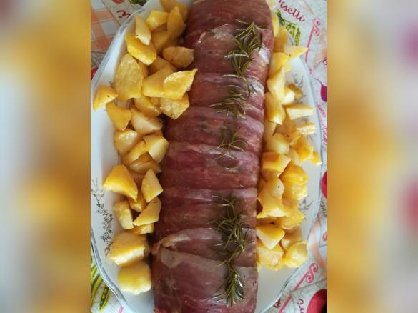 Polpettone ripieno avvolto nello speck