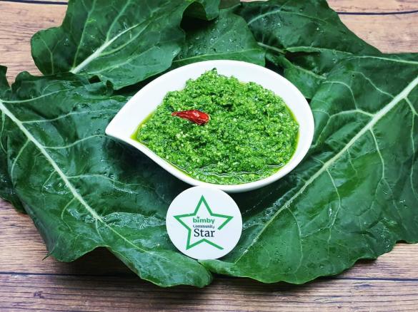 Pesto di foglie di sedano rapa