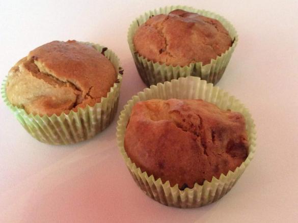 MUFFINS DI SOIA CON MELE, MANDORLE E UVETTA