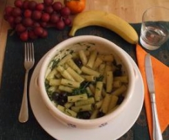 Tortiglioni con rucola acciughe e olive 