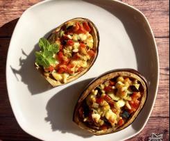Melanzane ripiene di verdure estive e formaggio primo sale