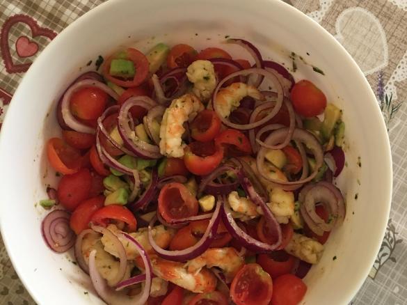 Cervice di gamberi al vapore e avocado