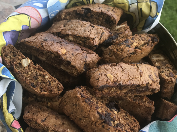 Cantucci integrali con cioccolato e nocciole " CONTEST PIC-NIC"