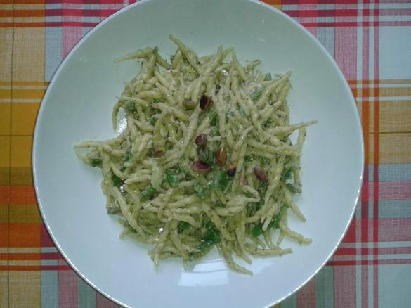 Pasta alla crema di pistacchi e asparagi
