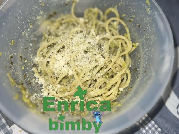 Spaghetti Con pesto di piselli Al limone
