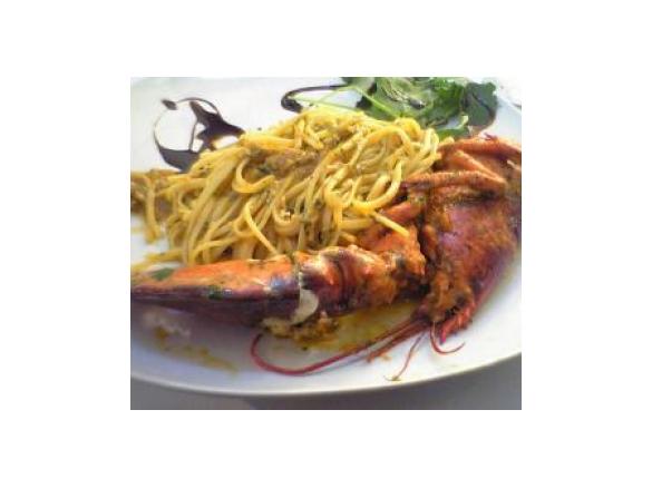 tagliolini all'astice con salsa di rucola