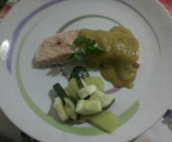 Trancio di salmone al varoma con salsetta di verdure allo zafferano