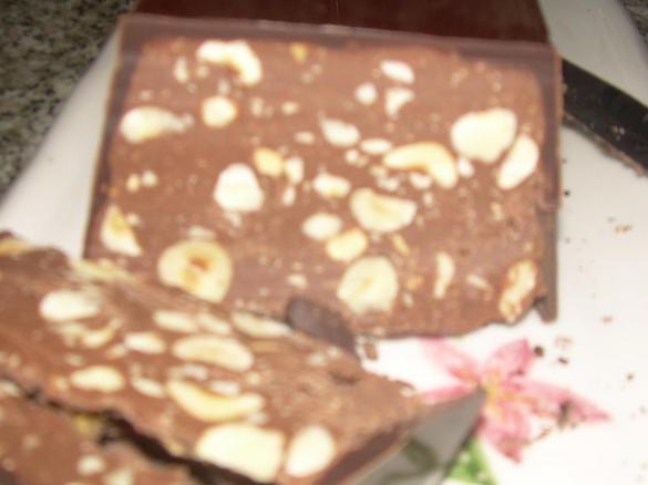 torrone al cioccolato con nocciole