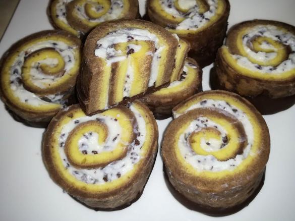 Girelle con la crema dei cannoli siciliani