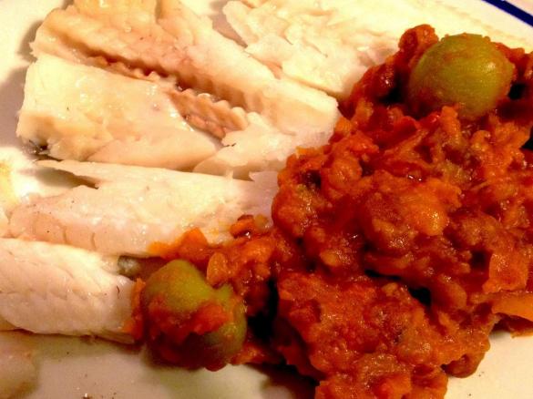 Nasello pomodoro olive e spezie.