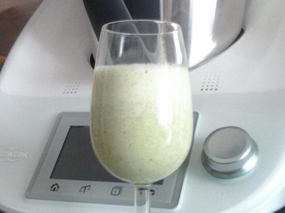 Frullato light di kiwi e yogurt magro