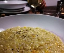 Risotto profumato al lime e limone con zucchine verdi e gialle