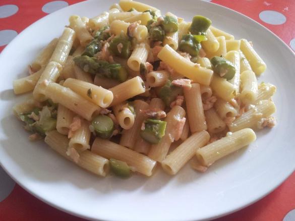 Sedani rigati al salmone affumicato e asparagi