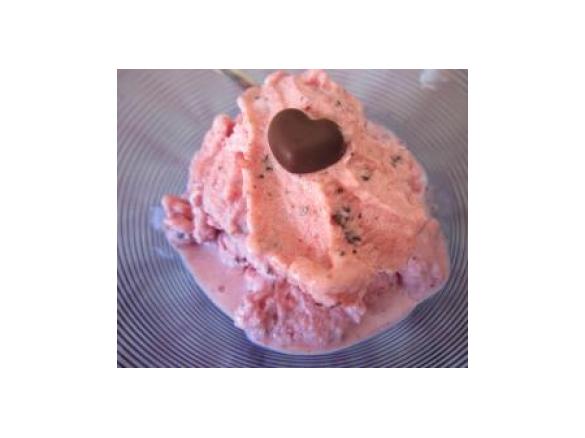Gelato veloce alle fragole con scaglie di cioccolato fondente