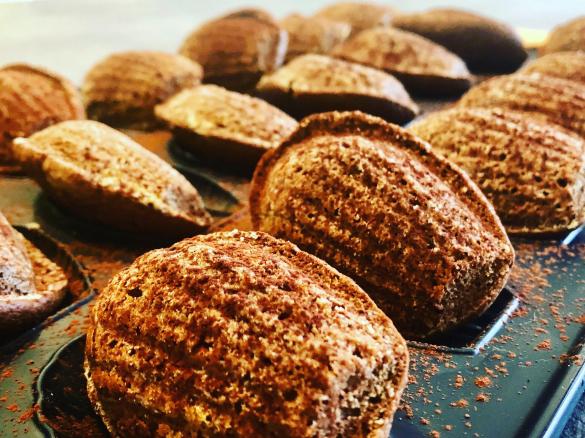 Madeleine con pistacchi,farina di avena e cioccolato