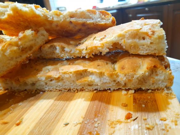 FOCACCIA CON I CICCIOLI