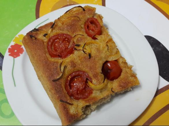 Focaccia integrale pomodorini e cipolle di PIC