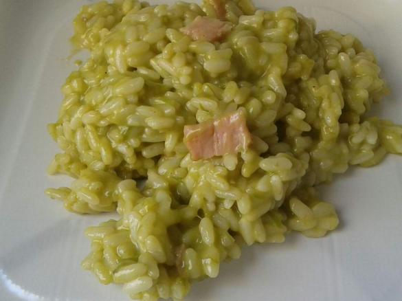 Risotto con crema di asparagi e cotto