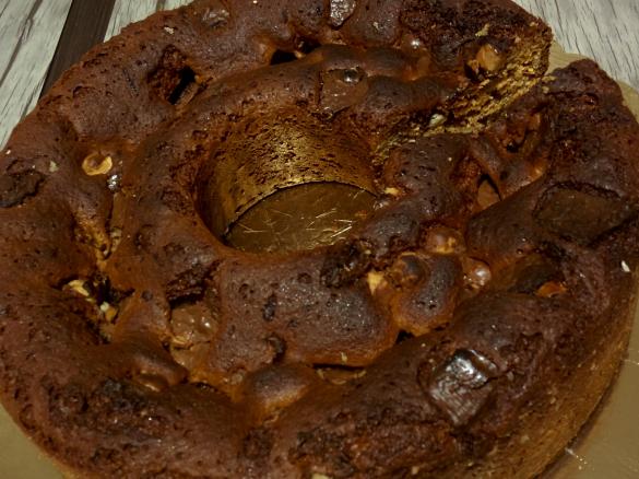Ciambellone integrale con noci e cioccolato noisette