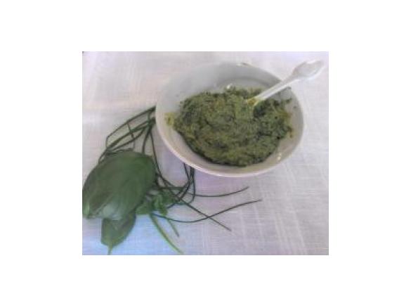 Pesto alle erbe aromatiche basilico erba cipollina e menta (contest pesto e condimenti)