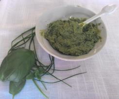 Pesto alle erbe aromatiche basilico erba cipollina e menta (contest pesto e condimenti)