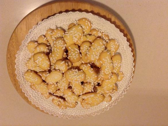 BISCOTTI CON GRANELLA DI ZUCCHERO
