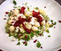 Gnocchetti di baccalà su patè di zucchine grigliate e pistacchi con condimento di peperoni cruschi -CONTEST TRICOLORE-