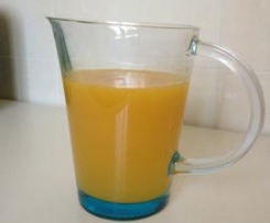 Succo di frutta alle pesche sciroppate