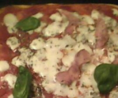 Pizza con impasto alla rucola