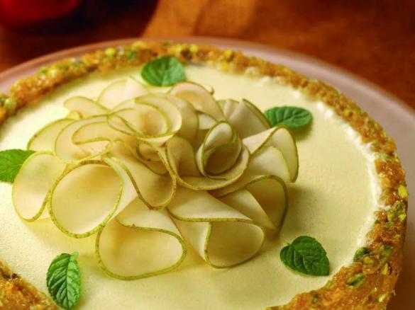 BAVARESE DELLA VIGILIA IN CROSTA DI ALBICOCCHE E PISTACCHI