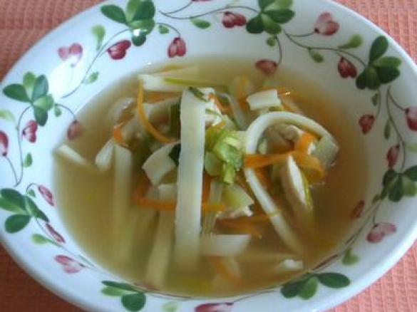 Zuppetta di tagliatelle di riso all'orientale