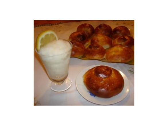 Granita di limone con brioche