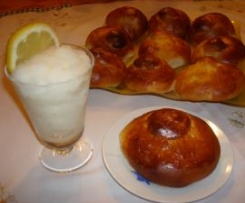 Granita di limone con brioche