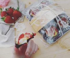 Tartellette al cacao con fragole e cocco (vegan)