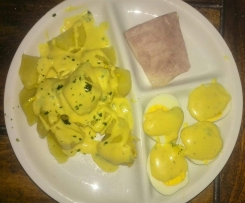 Uova e patate con salsa alla senape