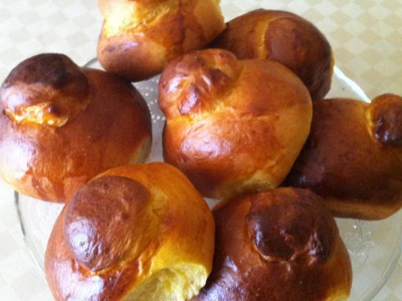 Brioches "cu tuppo"