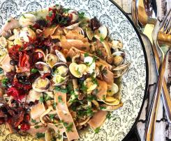 Sagne di farina di castagne con pioppini,vongole e peperone crusco(contest funghi)