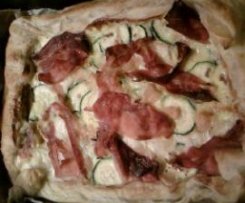 Torta salata zucchine, speck e brie