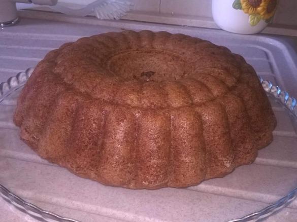 Ciambella con mandorle  e gocce di cioccolato fondente