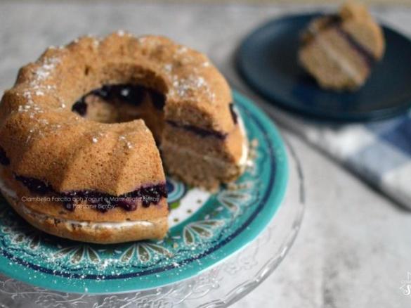 Ciambella Farcita Yogurt e Marmellata (senza uova)