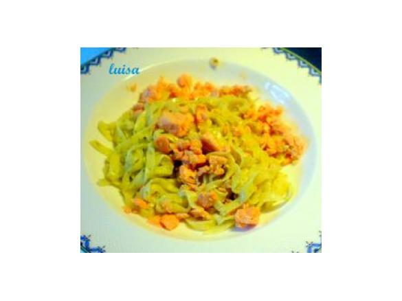 Tagliolini alle zucchine con salmone