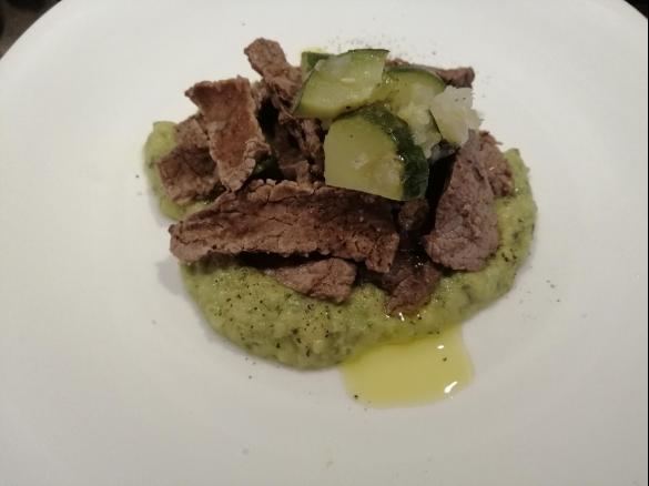 STRACCETTI DI VITELLO CON CREMA DI ZUCCHINE (AL VAROMA)